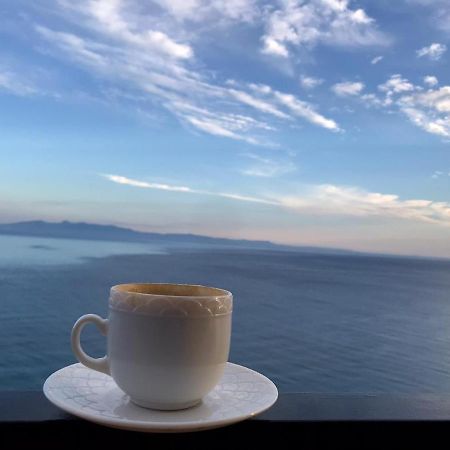 Odhisea Hotel Restaurant ケパロ エクステリア 写真