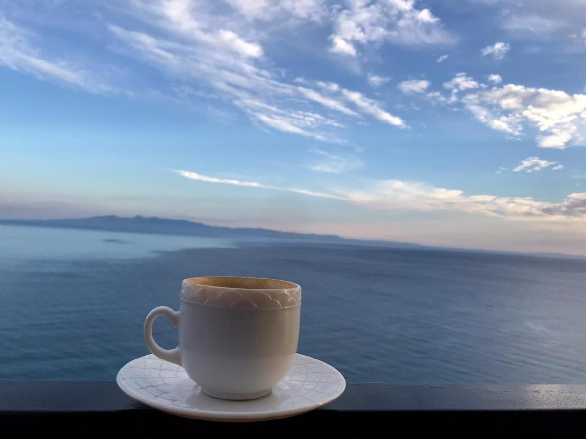 Odhisea Hotel Restaurant ケパロ エクステリア 写真