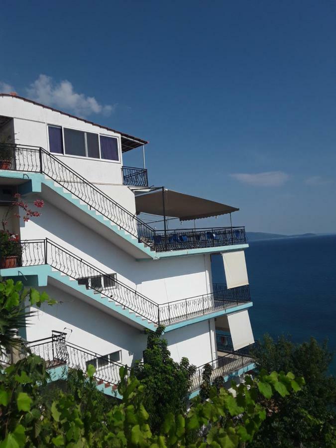 Odhisea Hotel Restaurant ケパロ エクステリア 写真
